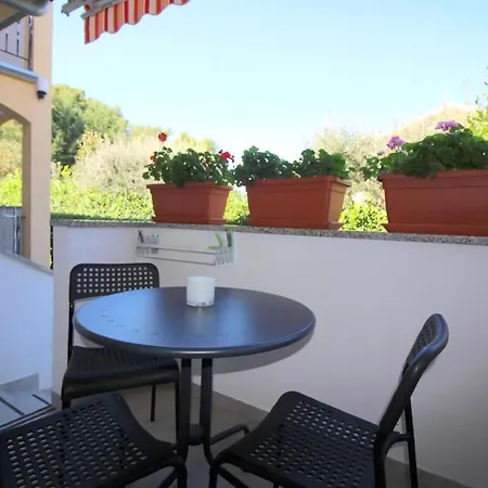 Apartment Pineta 3 In Strandnaehe Mit Parkplatz *