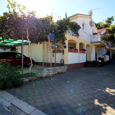 Apartment Pineta 3 In Strandnaehe Mit Parkplatz *