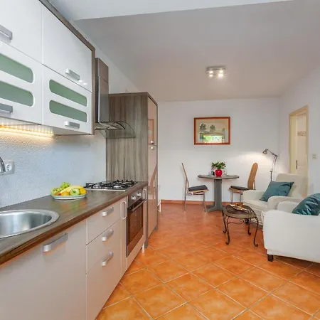 Pineta 3 In Strandnaehe Mit Parkplatz Apartment Porec