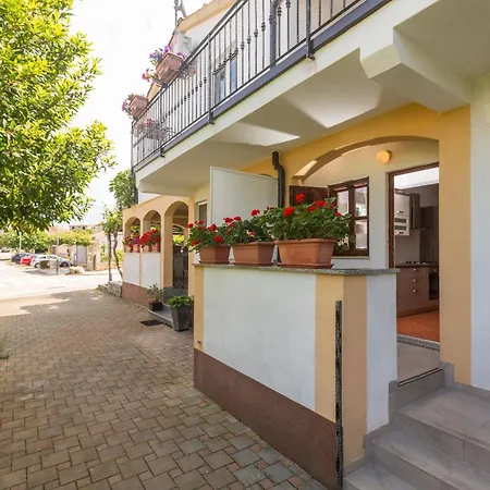 Apartment Pineta 3 In Strandnaehe Mit Parkplatz Porec